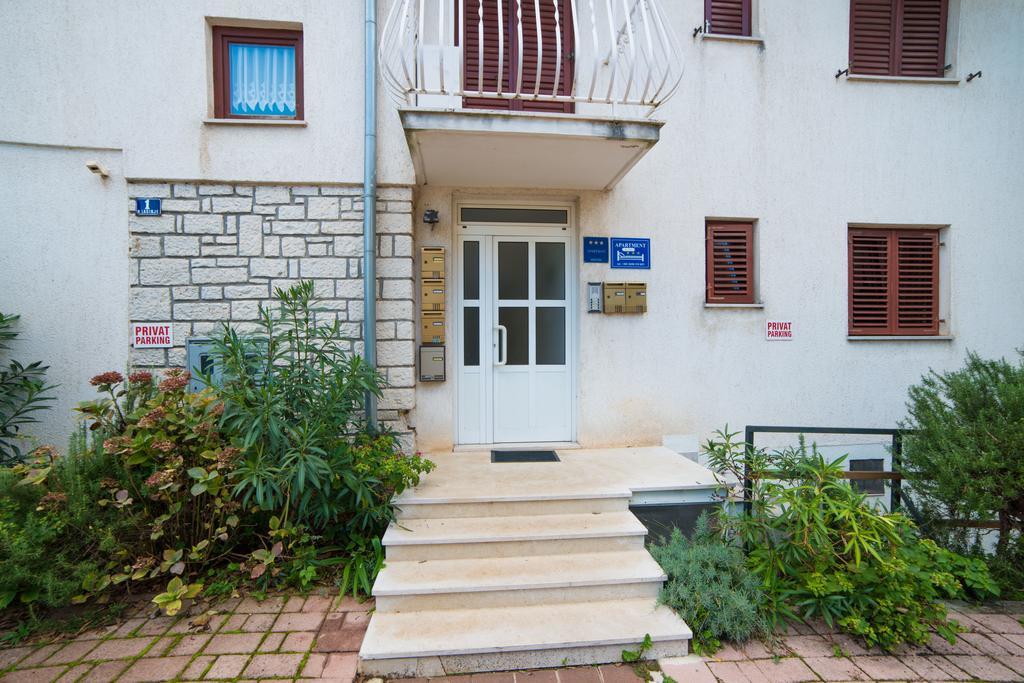 Apartments Daria 로비니 외부 사진