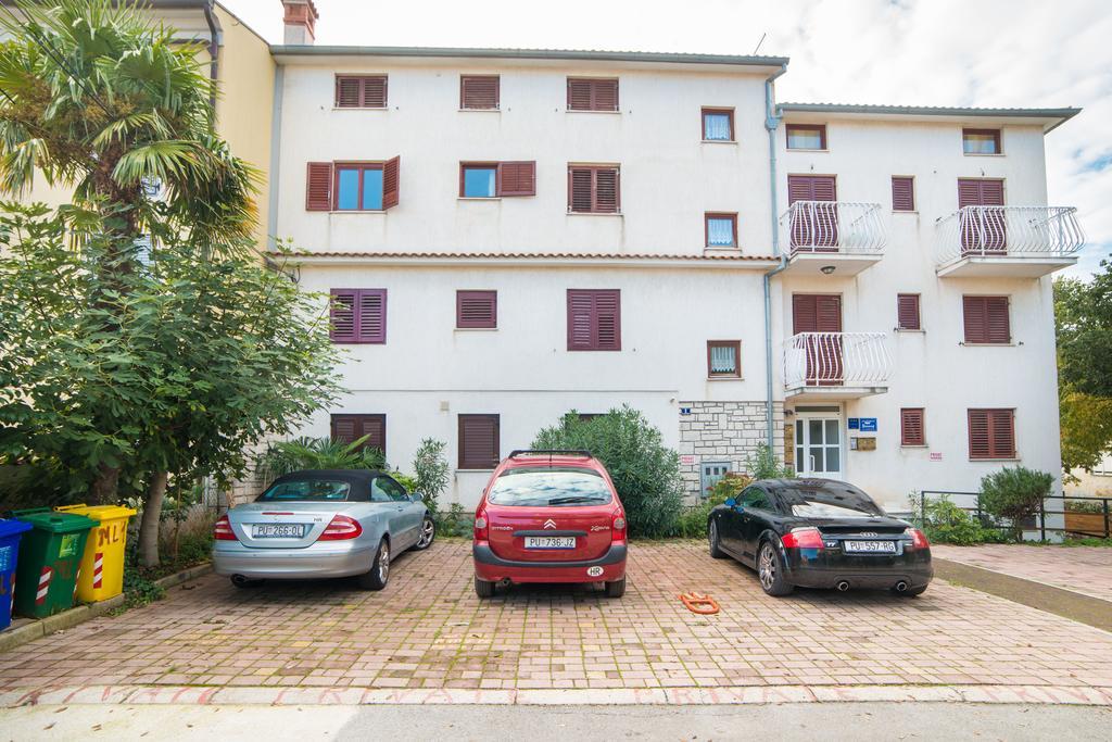 Apartments Daria 로비니 외부 사진